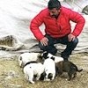 21.01.2021 / Buzlu Sudan Kurtardığı Yavru Köpeğin Annesini de 7 Yavruyla Bulup, Sahiplendi