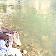 Botan Çayı Kıyısında Balıkları Elleriyle Besleyen Ahmet Erdemci