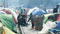 Göçmenler Geçici Kamplara Taşınıyor