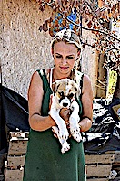 Özkaya, Monica